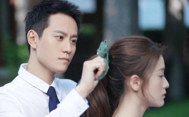 第三部:《泡沫之夏》再来看看第二部由谭松韵和姜潮主演的《狐狸的