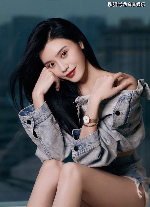 《绝美魅影:奚梦瑶尽展饱满性感,纵情展现独特韵味!》_写真_时尚_造型
