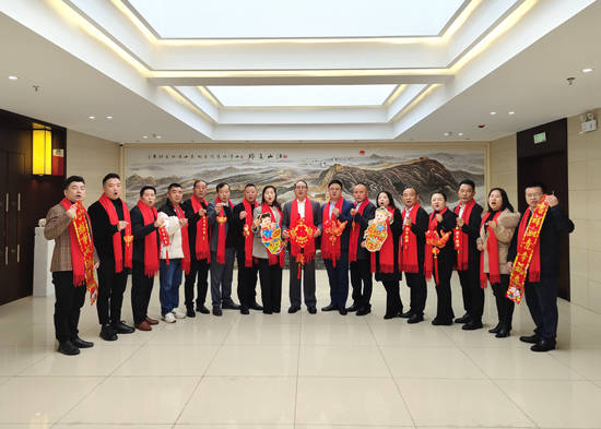 常德市装饰建材行业协会常务会长莫文丰,郑圣国,办公室主任丁利玲