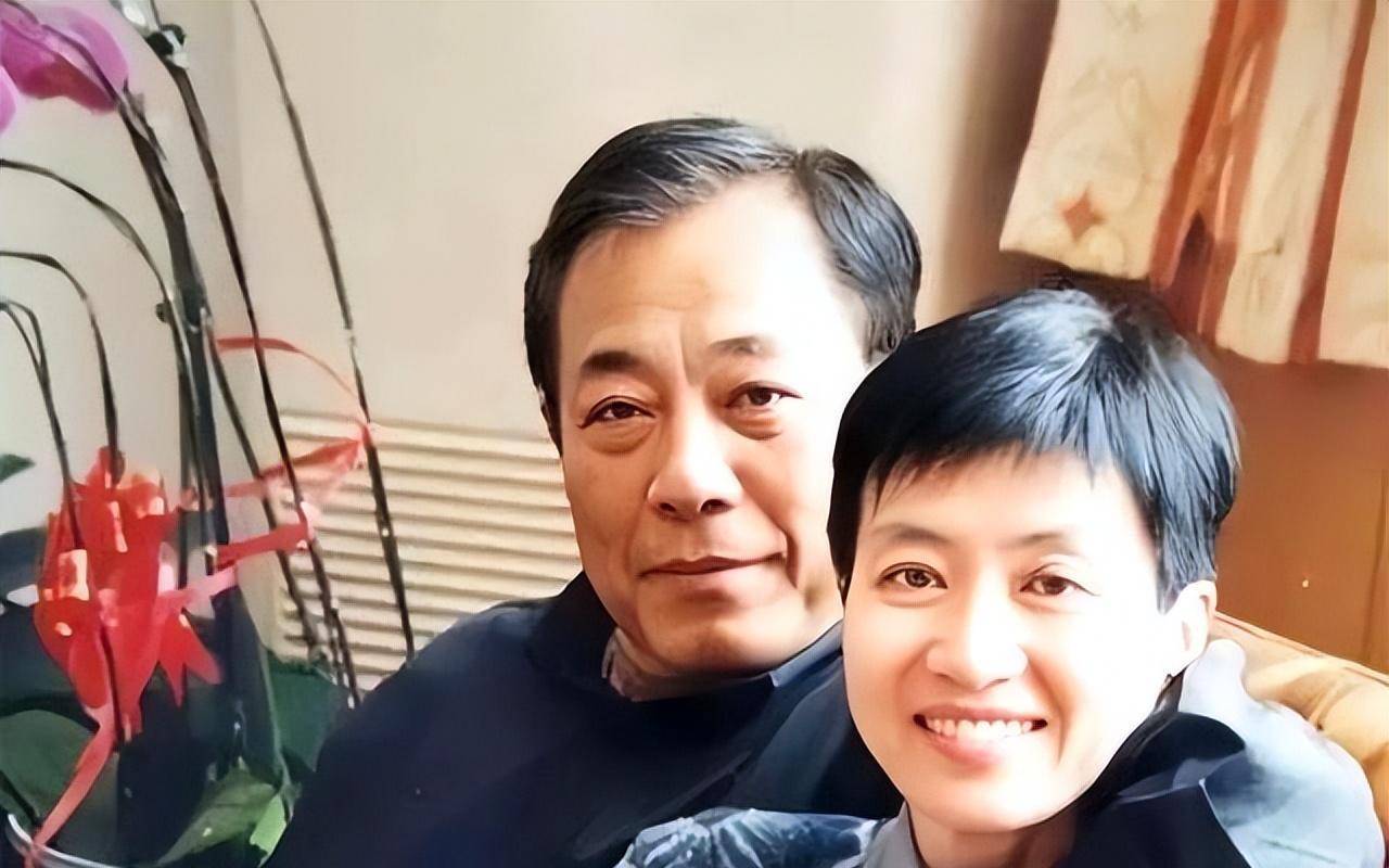 冯恩鹤:娶初恋季颖,支持48岁妻子去留学,一个人把儿子带大_生活_艺术