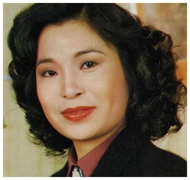 退休享福已满60岁,意外患病,61岁摘金像奖_苏杏璇