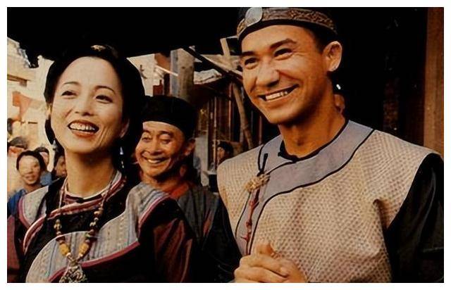 苑琼丹被菲律宾封为公主,富商老公沾光,身份升级为拿督_事业_黄乃扬