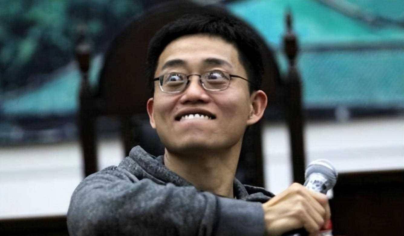 央视主持人黄西:曾拿奥巴马开涮,如今沦为选手被李诞