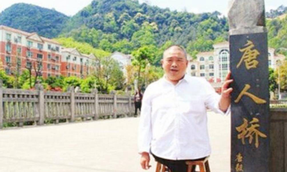"放牛娃"唐毅:因残疾被大学嫌弃,创业后身价过亿,娶美貌秘书_双腿