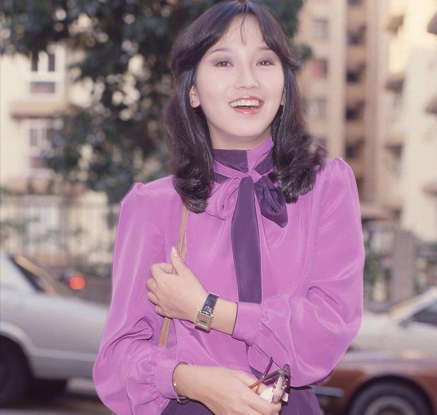 从"乘风破浪"到"上海滩"的影视传奇当1975年的钟声还在回荡,赵雅芝