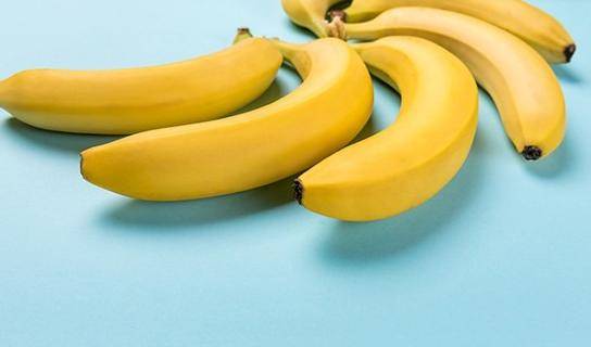 香蕉是放射性强的水果,经常吃会致癌?医生:3种香蕉不_