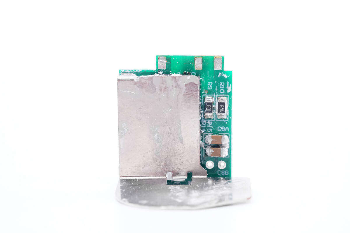 差模电感采用工字磁芯绕制,外套热缩管绝缘.