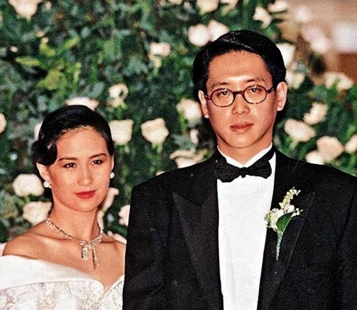 花花公子许晋亨:放弃赌王千金,娶蛇蝎美人李嘉欣,60岁已拄拐杖_何超琼