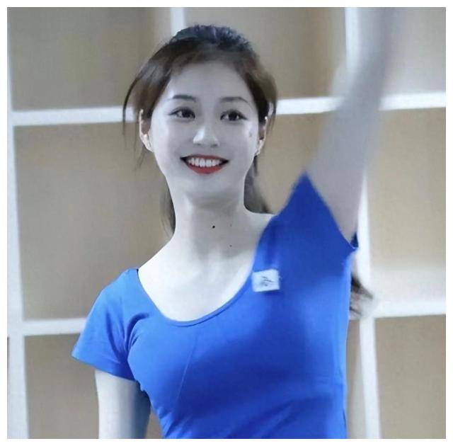 冯琳,出道即创高峰!中秋晚会,美艳旗袍再度惊艳众人_梦想_成功_成绩