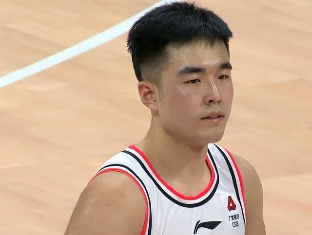 广东队表现低迷,指责杜锋用人失误是否合理?_比赛_其他球员_张文逸