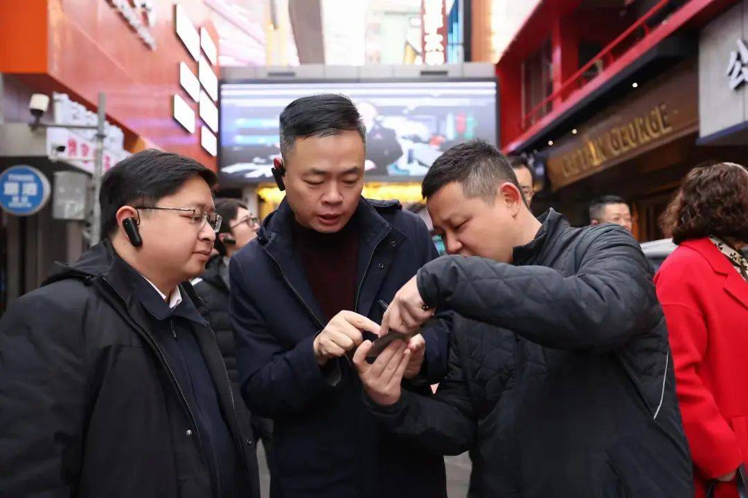 凯里市副市长彭诗美,林强,市政府办公室副主任周汪洋,市投资促进局副