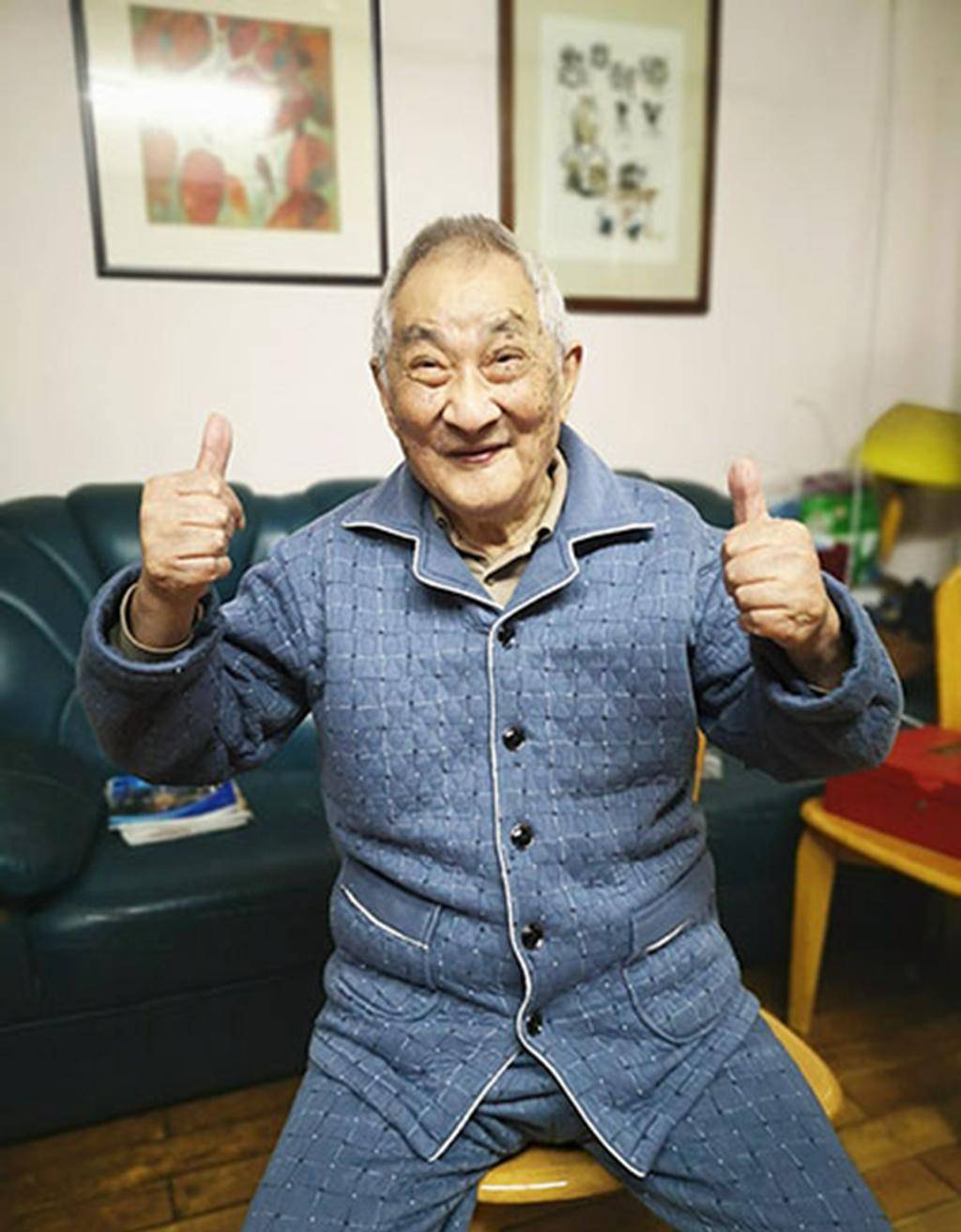95岁著名动画导演钱运达最新照,曾执导动画片《草原英