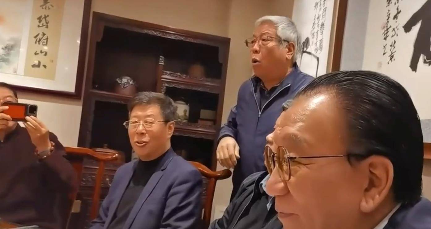 华过七十七岁生日,主持人错喊成侯耀文,当事人尴尬满满_相声_郭德纲