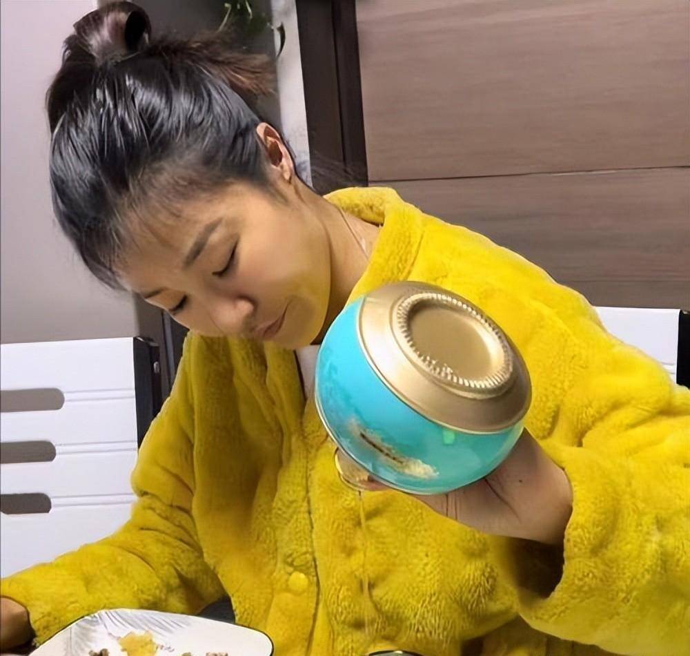 东北小黑姐:清唱界扛把子,酒后魔性翻唱吸粉千万,35岁无人敢娶_网友