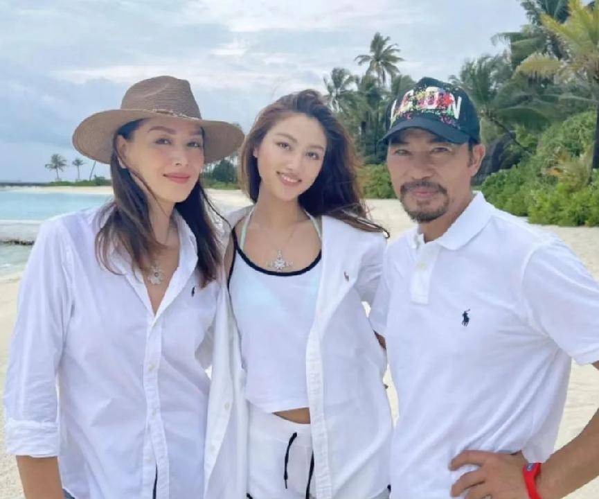 演舞男创下千万票房,拒绝揩油患上腰肌劳损,他曾为爱坚决丁克_任达华