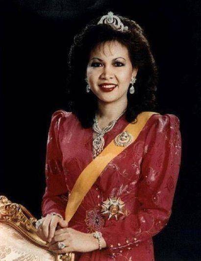 文莱王后气场足:不介意丈夫娶两任侧妃,平起平坐也有正宫娘娘范