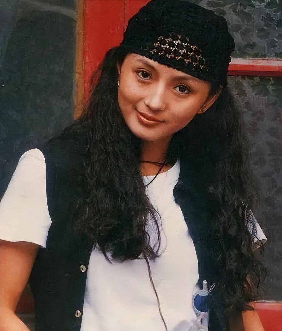 香妃刘丹:27岁去世后,父亲和哥哥相继离世,一家四口只剩下母亲_因为_