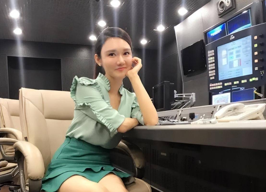 龙洋:27岁上春晚,被称"董卿接班人",29岁因升职太快引发争议_中国