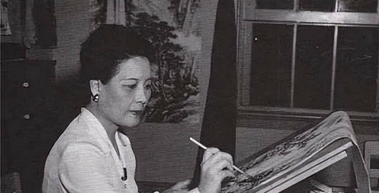 1944年宋美龄赴昆明养伤,病发时卧床呻吟,疼痛难忍时