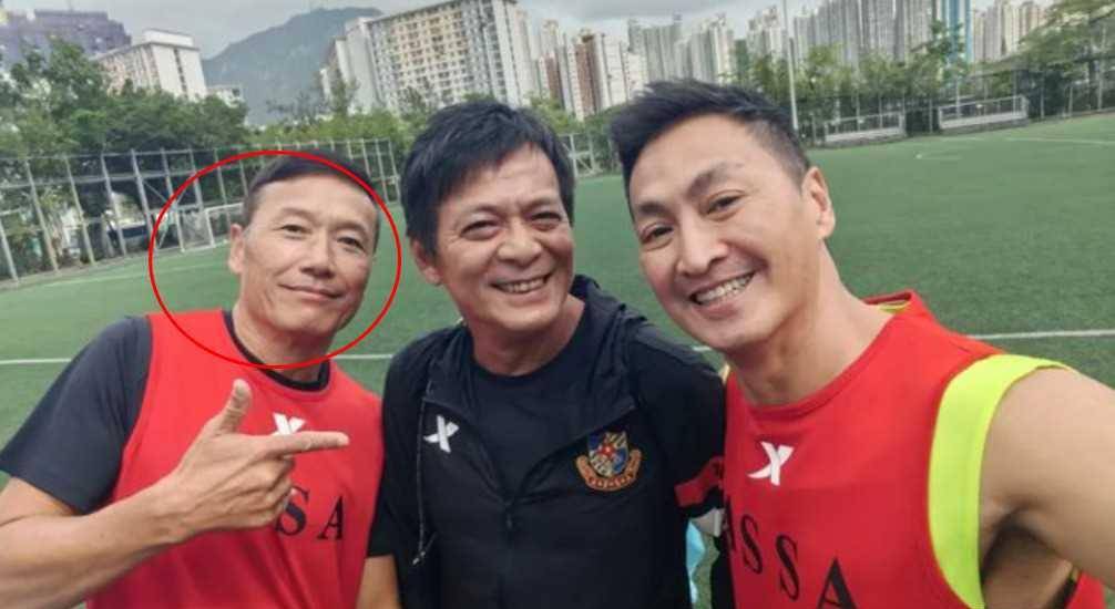 何家劲,64岁虽然他的热度不及其他男神,但何家劲却是隐藏的"冻龄纳耨