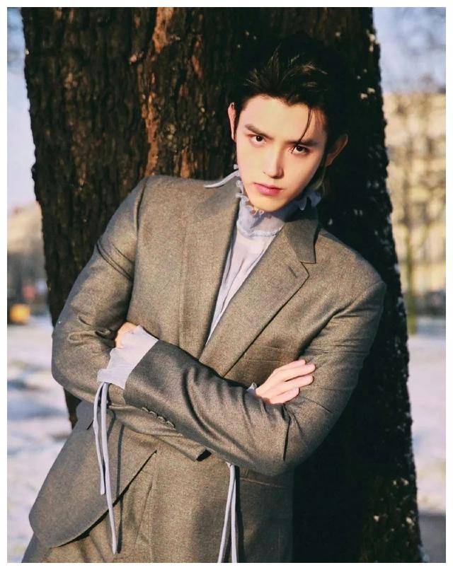 周杰伦45岁与林俊杰42岁,骨相与皮相老化差距显而易见!