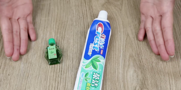 风油精和牙膏混合在一起,作用厉害了,我也刚知道,回家