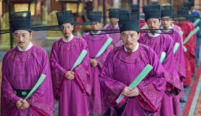 古代大臣上朝时都会手持"笏板",这东西可打小抄可遮脸_清朝_皇帝_礼记