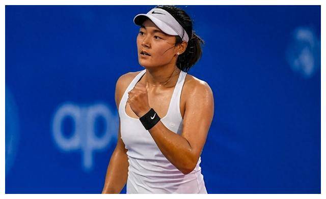 中国网球壮观一幕：3朵金花齐聚巡回赛4强，冠军稳了！