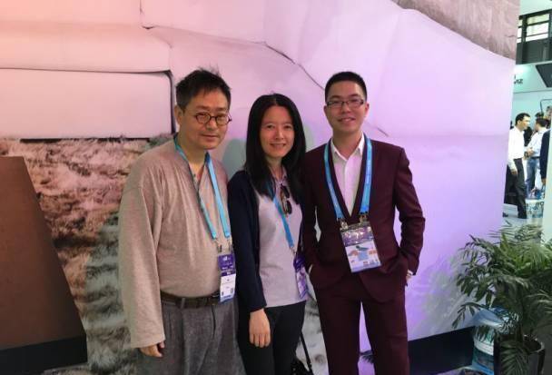 他选择在东南大学学习,毕业后加入一家施工单位工作.