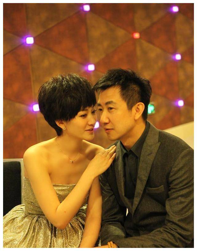 李小冉前男友悉心照顾病重二婚妻子,展现感人爱意!_艺术_人生_经历