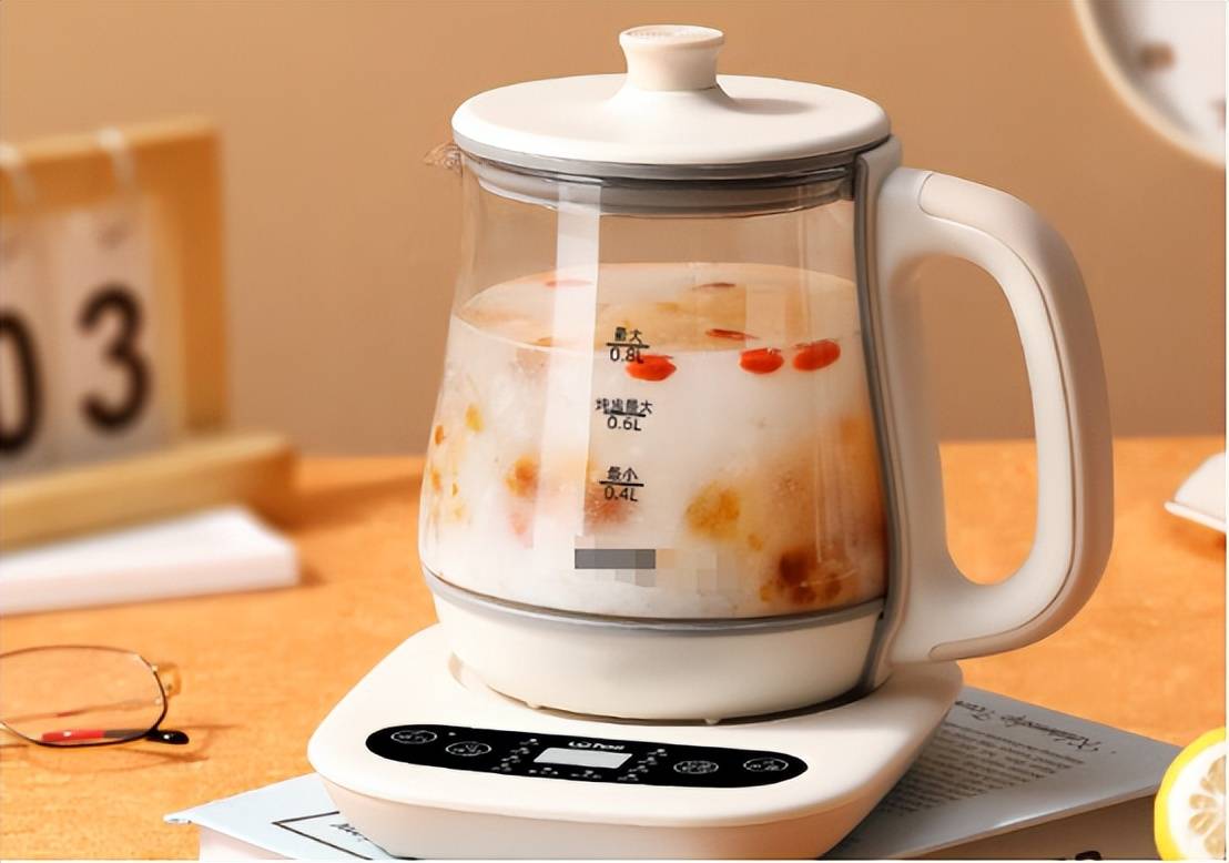 电烧水壶有塑料味烧的水能喝吗?预防四大致癌风险禁忌