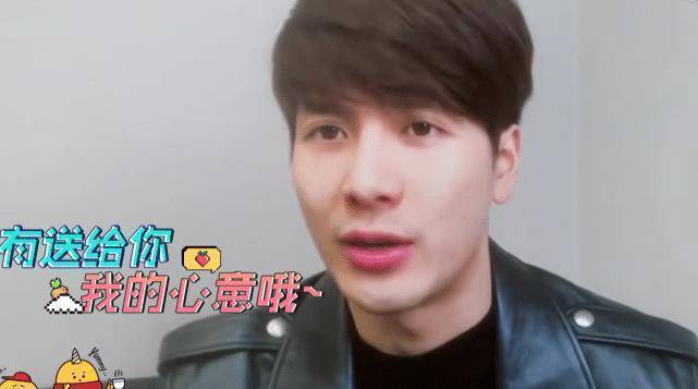 王嘉尔送魏大勋礼物,包装精美,看到里面是啥,这就是?