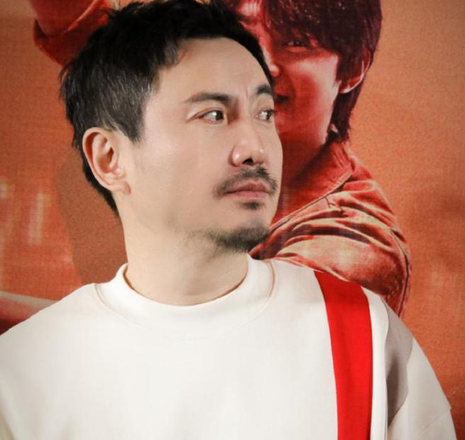 沈腾颈椎手术高清疤痕照曝光,颈后开刀延至背部,后遗症难改变_观众