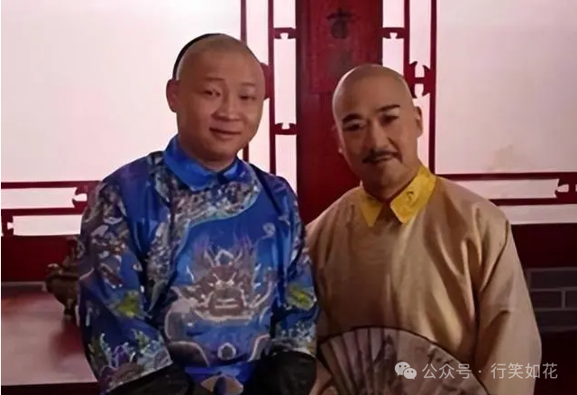 他因为在电视剧《康熙微服私访记》中饰演三德子而成名,被称为"太监