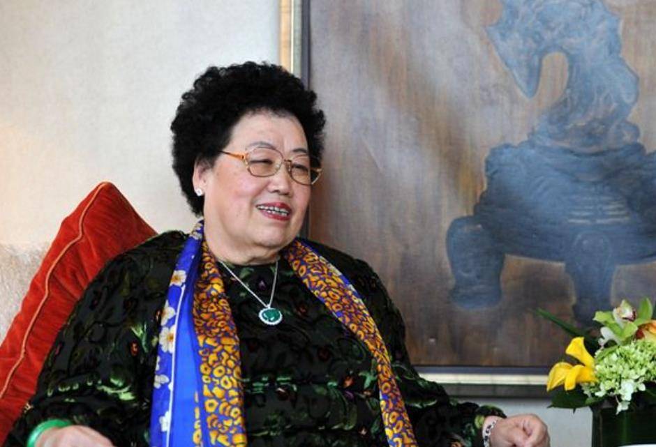 "打工妹"陈丽华:高中辍学白手起家,以505亿身价成中国女首富_家具