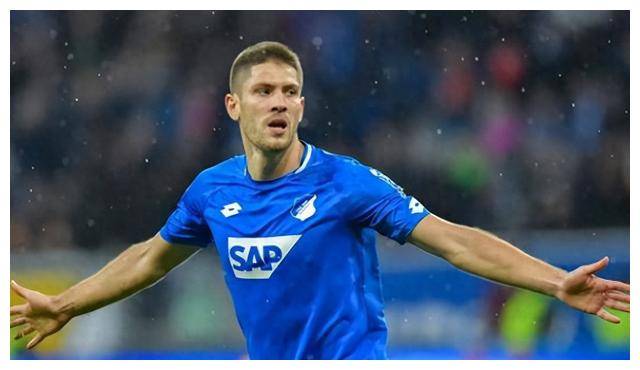 克拉马里奇是克罗地亚国家队的主力球员,是一名半传统型的9号位球员.