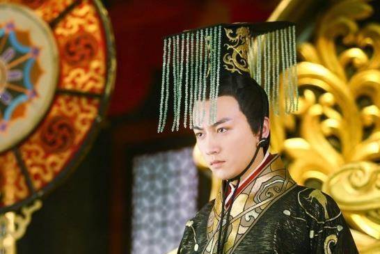 中国古代的皇冠上的珠帘有几根?为什么有这种设计_皇帝_象征_时期