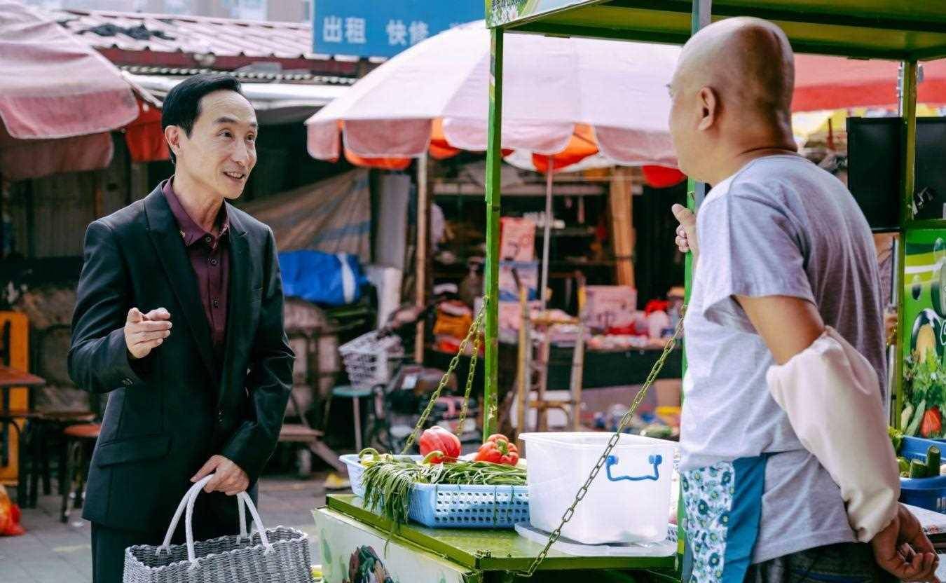 影片中汇聚了巩汉林全家以及曲艺界的众多好友,如潘长江,方清平