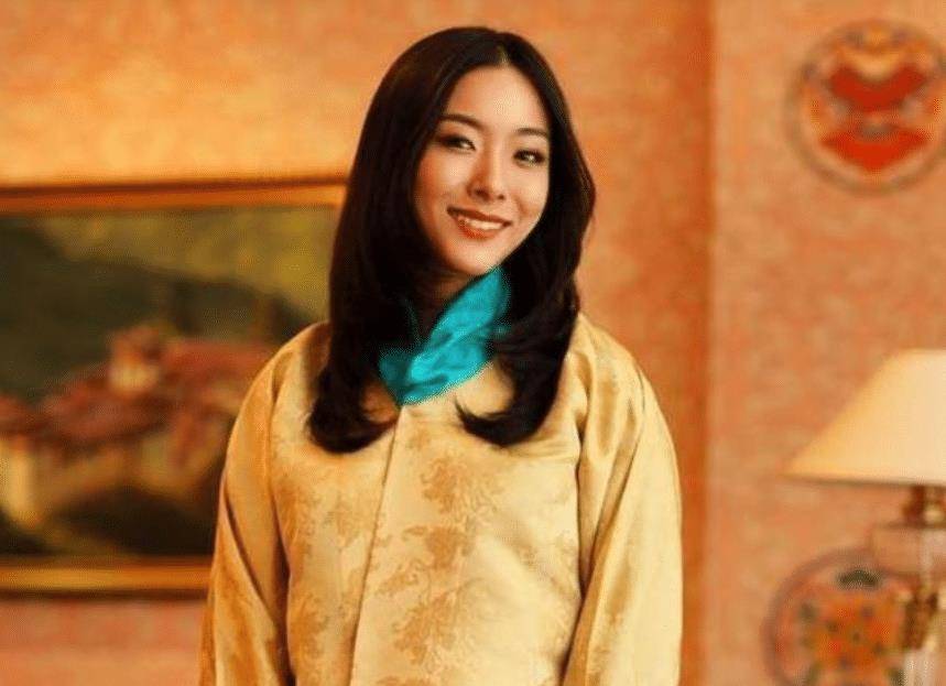 不丹老国王好福气:娶4个姐妹生5个如花似玉的公主,比佩玛还美_王室