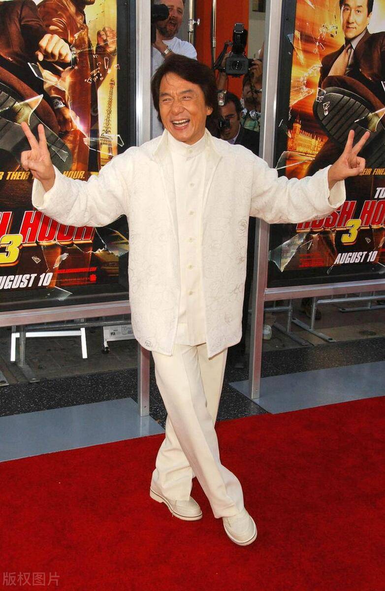 69 岁成龙上河南春晚,气势不减当年,网友:大哥还是大哥!