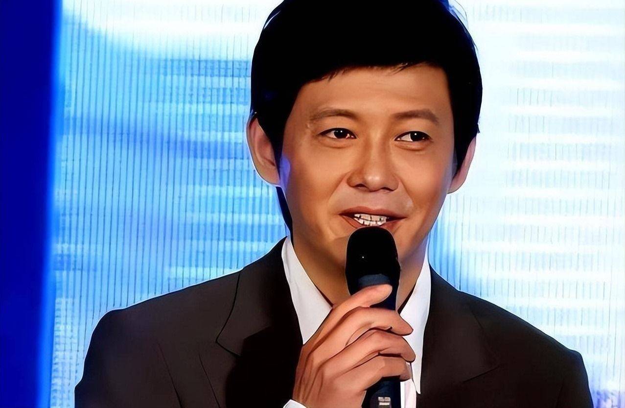 他是董卿深爱过的男人,不当"央视一哥"去拍戏,今60岁