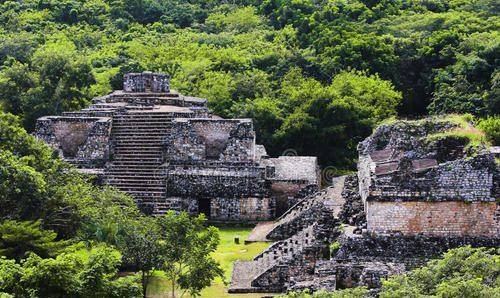 玛雅地区的位置?疆域面积有多大?其中包括了哪几个州?