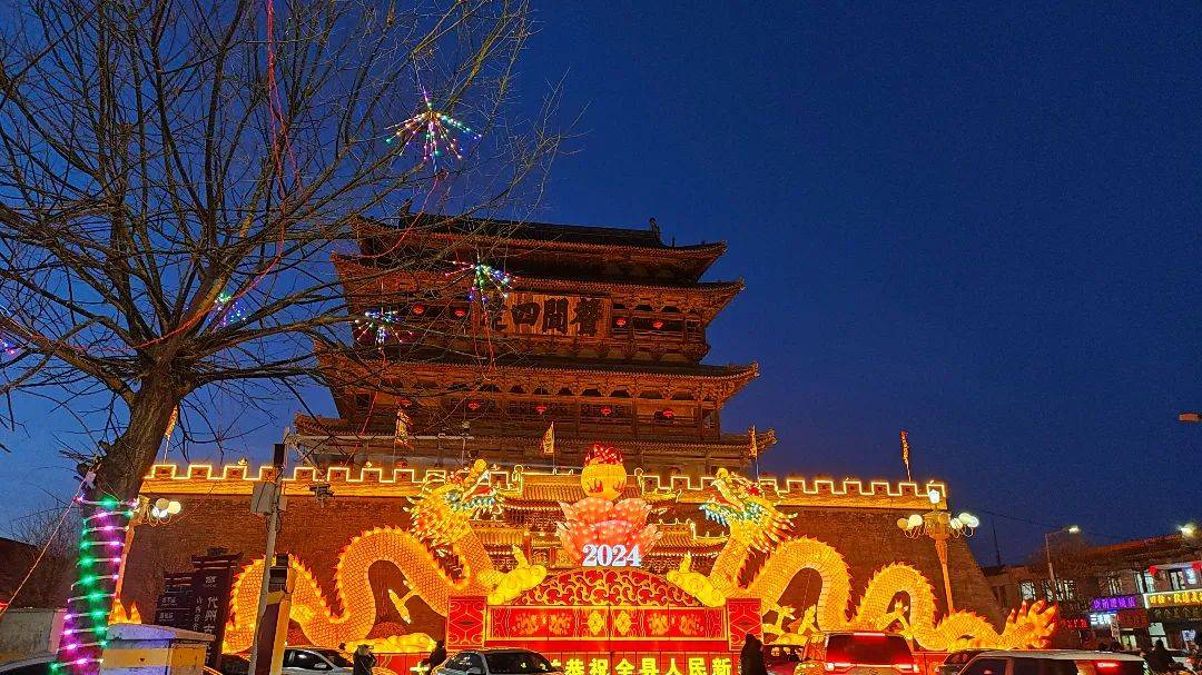 代州古城内新春灯会,多条龙龙现身街头,在这灯火辉
