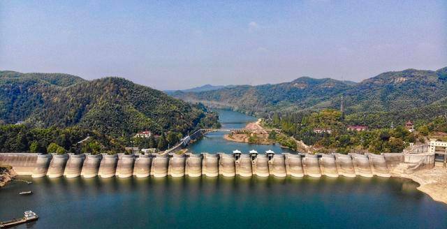 安徽佛子岭水库,被誉为新中国第一坝,如今是中国工业遗产之一_皖南
