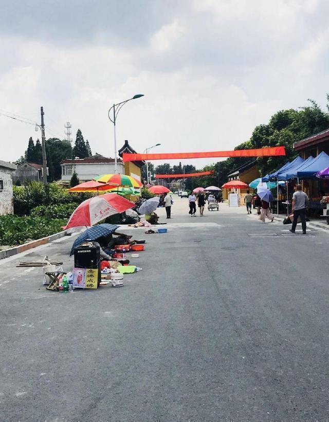 南通海安广福禅寺大门口,以前小时候经常去里面玩,可能就是在家门口的