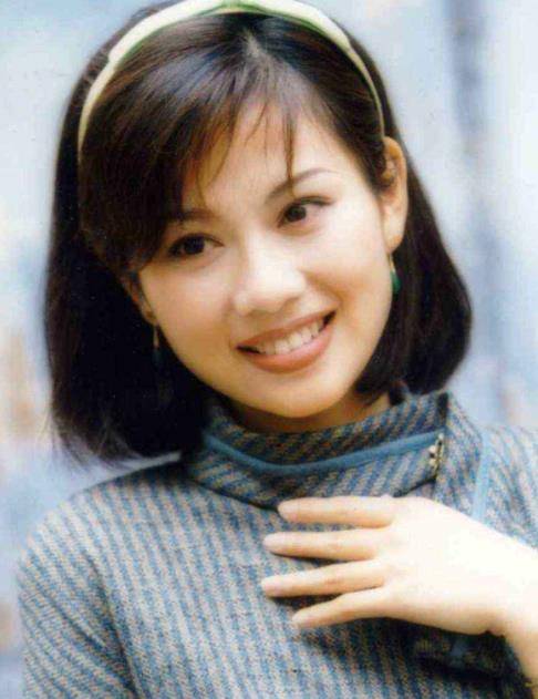 陈松伶:嫁小8岁老公被宠成公主,丁克的背后是婆婆百般