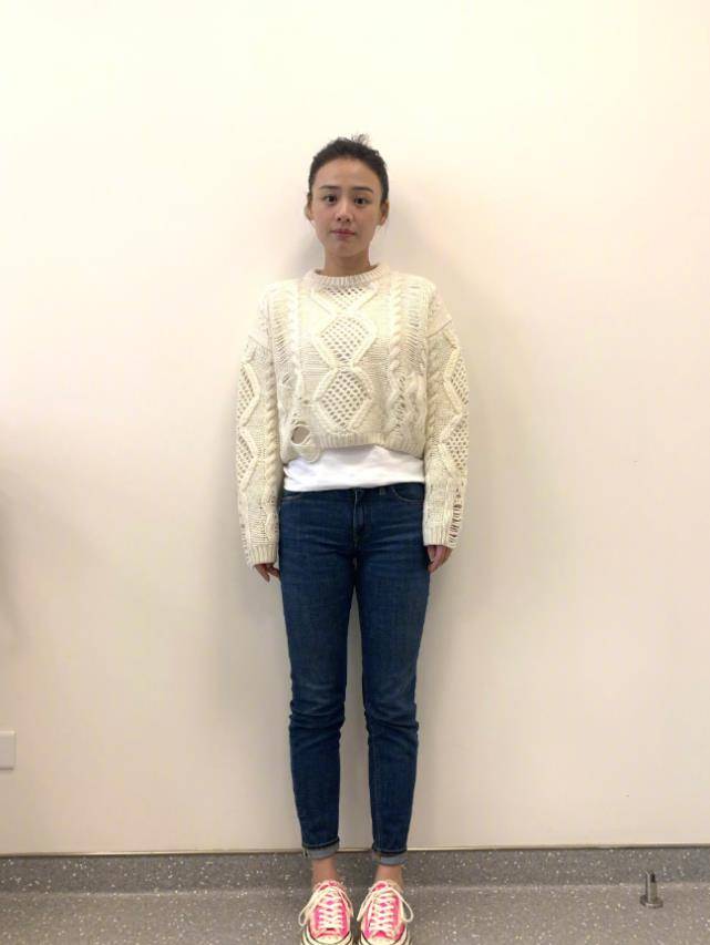 马思纯漂亮成功后差点认不出,扎马尾配"奶油袜",少女感太强_设计_白色