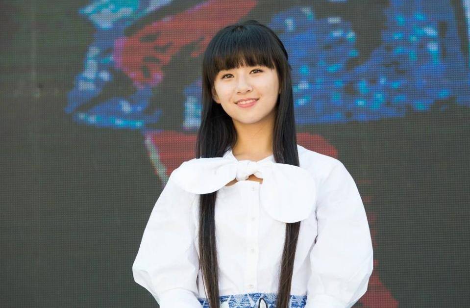 14岁成名15岁自毁前程,脱去杨丽萍接班人外壳后,小彩旗现状堪忧_舞蹈