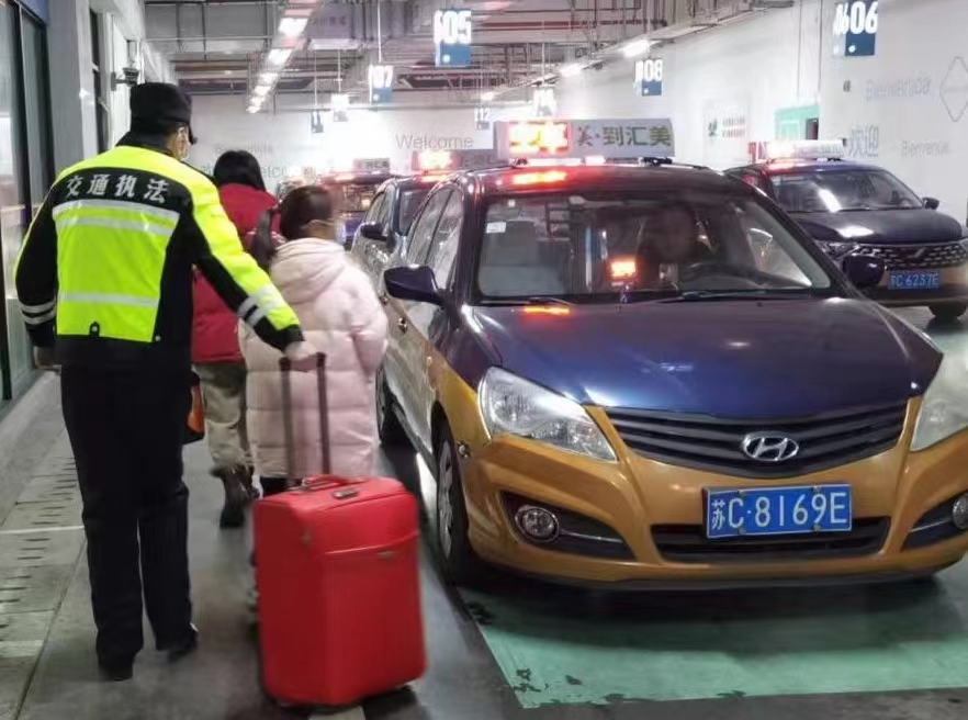 "夜间高铁"开行 保障中心暖心守护旅客回家路_徐州东站_出租车_服务