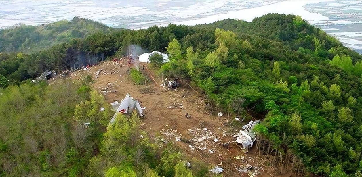国航129号航班坠毁,129人遇难,有37人却因工作失误而生还_飞机_釜山